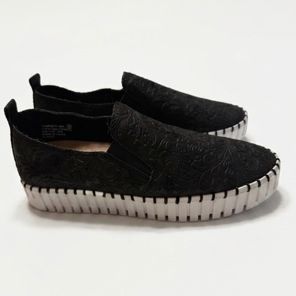 Very G Women Black Embossed Floral Slip On Platform Sneakers VGSP0271-001 Size 9